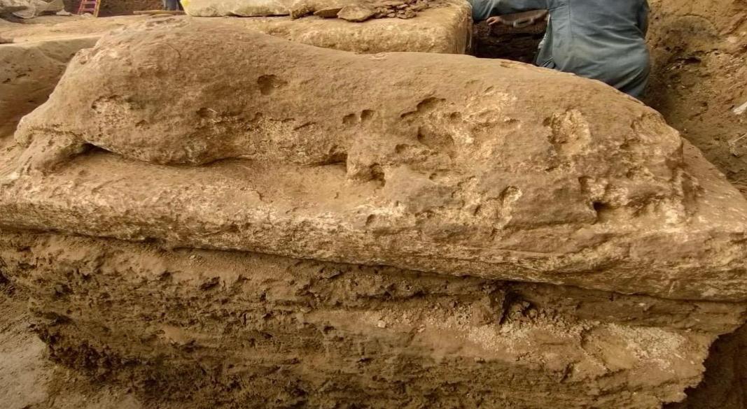 بقايا معبد الملك أبريس